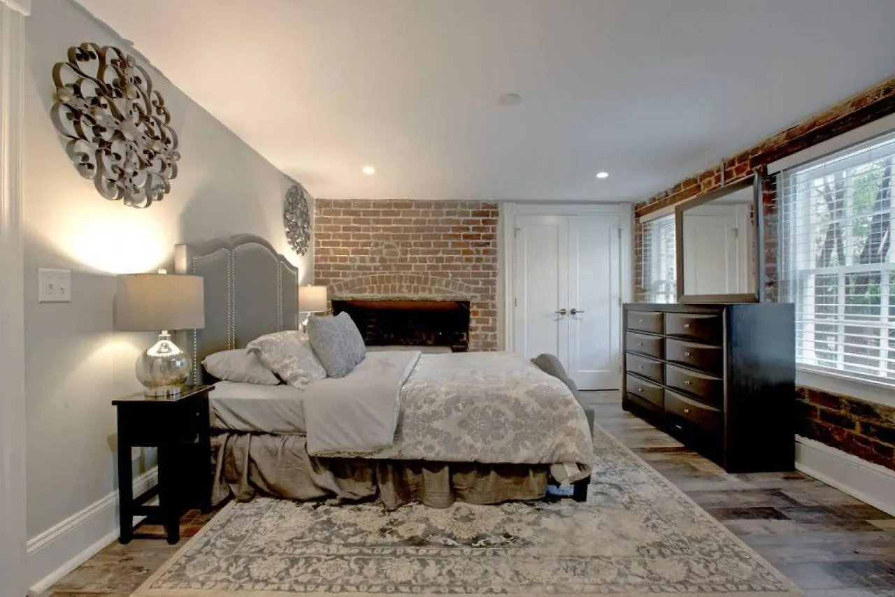 Sophisticated Historic Remodeled 9 Bedroom Home Savannah Bed & Breakfast