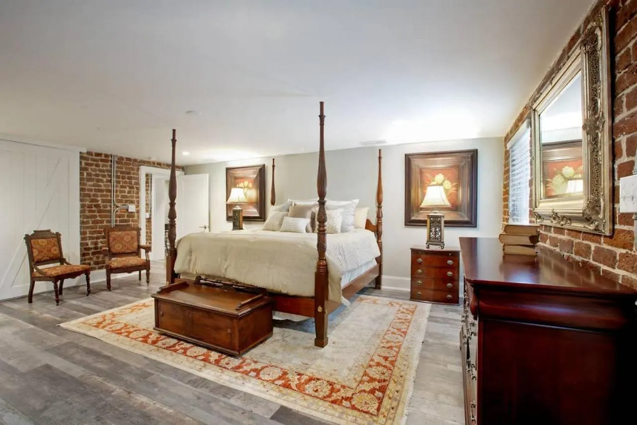 Bed & Breakfast Sophisticated Historic Remodeled 9 Bedroom Home Savannah Verenigde Staten