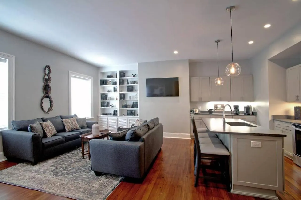 Sophisticated Historic Remodeled 9 Bedroom Home Savannah Bed & Breakfast